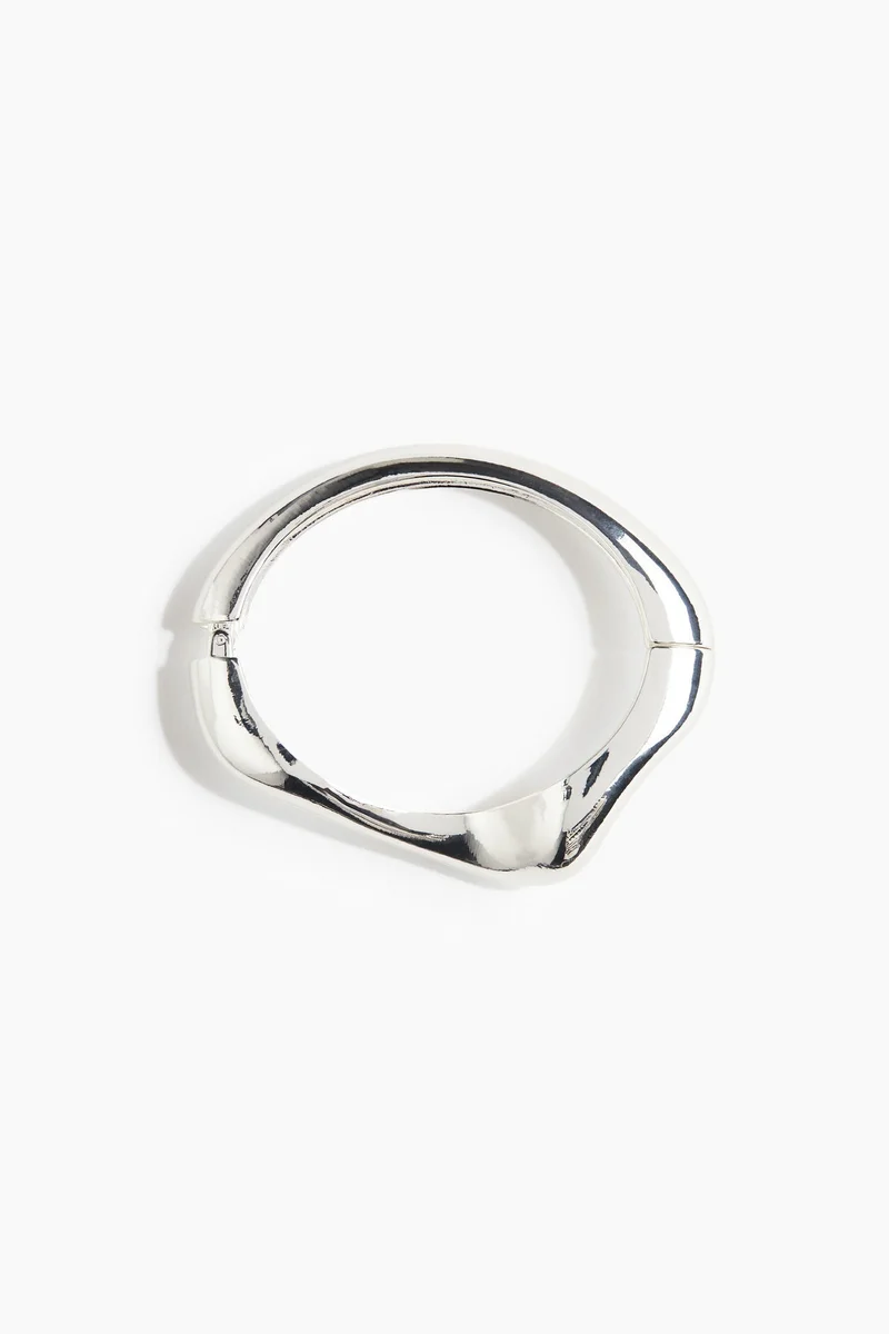 اتش اند ام سوار بتصميم غير متماثل